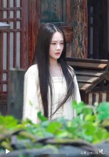 李一桐《金枝》路透越素越美，披发也好惊艳好不一样的新鲜感 