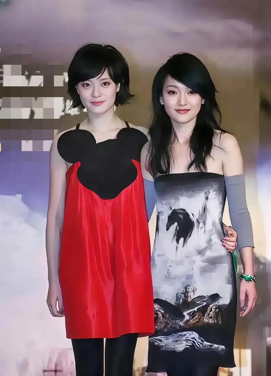 孙俪和周迅谁大？
感觉可以演母女啦！孙俪像个小女孩，特别是米奇裙子很萌，周迅已经