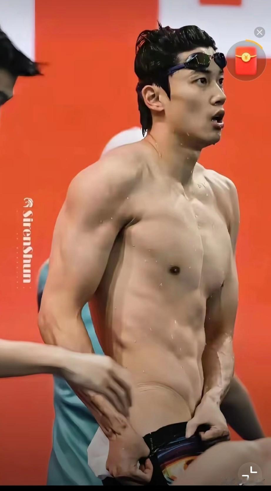 你说这届网友有多离谱？汪顺在全运会泳池里劈波斩浪他们没看清，倒是把人家赛后整理泳