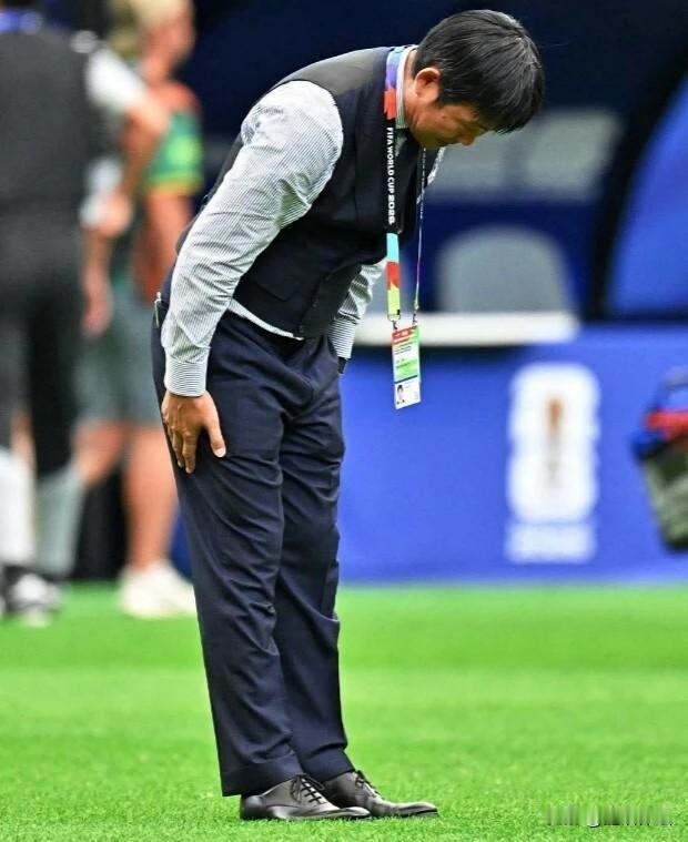 鑫哥评球：伤停补时被绝杀，日本无缘16强，五次晋级淘汰赛难求一胜世界杯 足球 