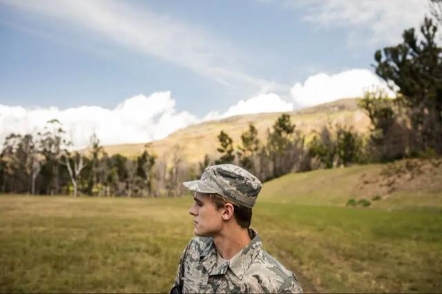 特朗普官宣：美军敌后营救成功！被击落F-15E上校飞行员“平安无恙”

头条首发