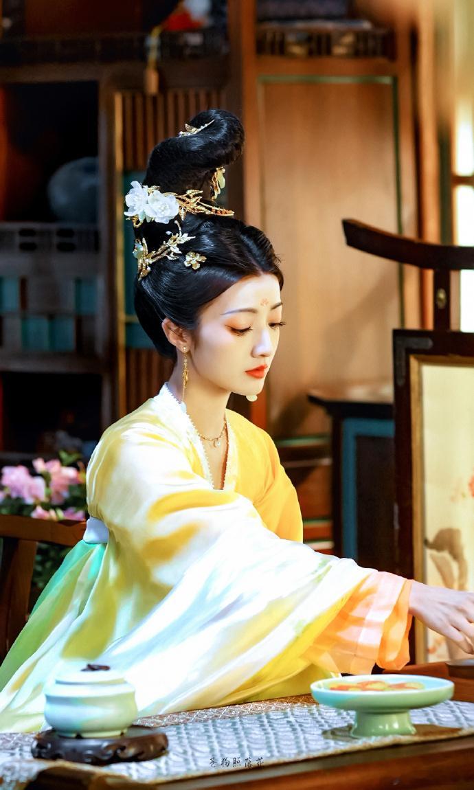 黄羿从女配走到大女主黄羿凭伍元照出圈 其实之前与凤行里面小荷这个角色也是给我们留
