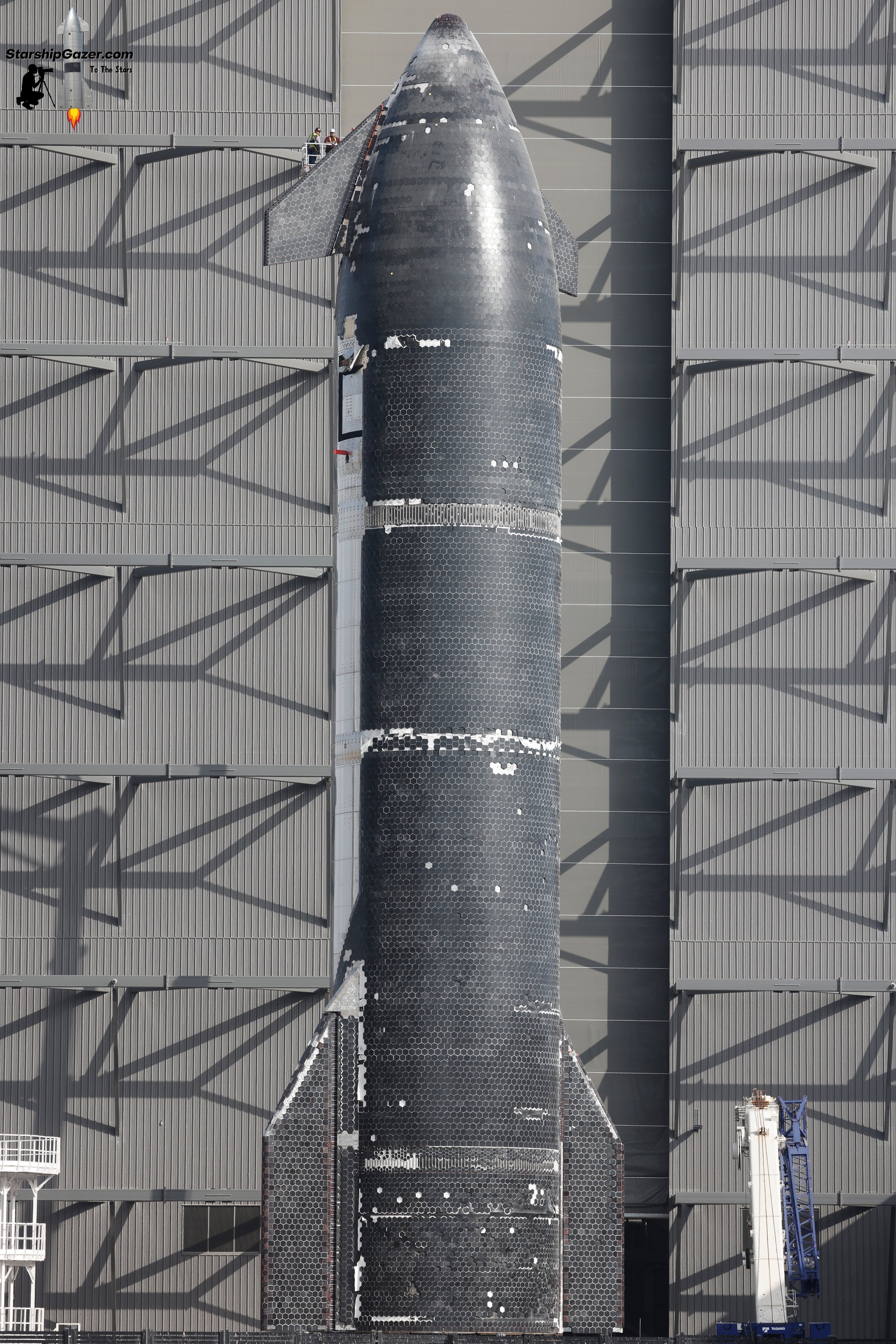 星舰(S37)已经转运至超重型火箭发射台，抵达发射台后将进行相关测试和静态点火箭