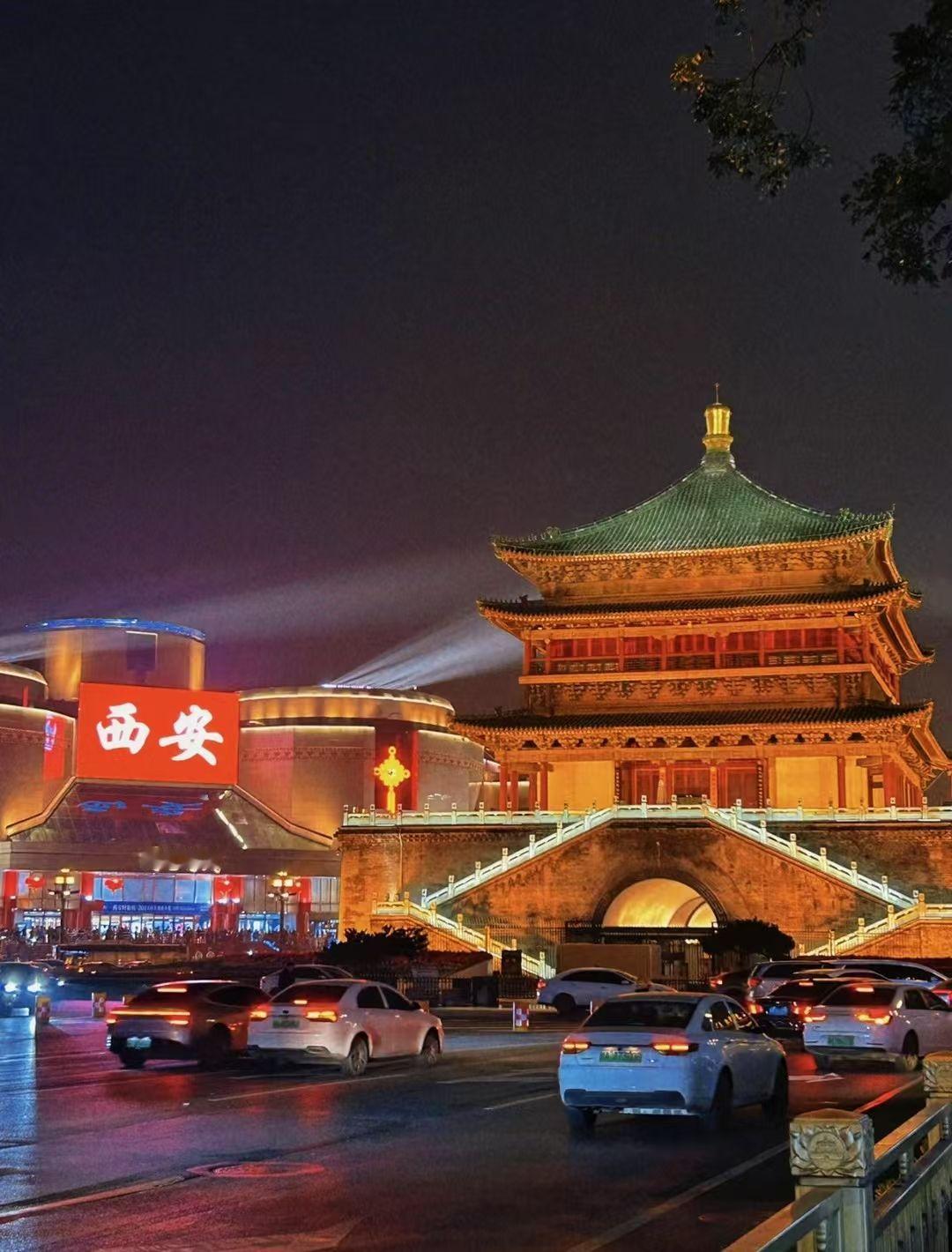 我们的生活就像一首蜿蜒绵亘的诗，  
时而婉转，时而激昂，  时而肃静
在平凡的