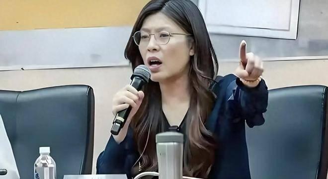 国民党2026年县市长选举布局，台中市成了最大的麻烦。郑丽文在12月24日的中常