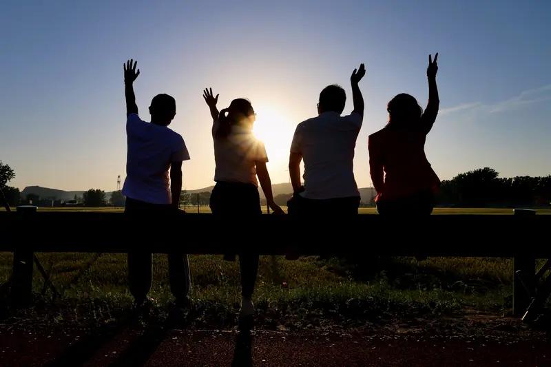 人生贵在把握机会，机会宛如流星，转瞬即逝。此前我有个朋友，一家相当不错的公司正在