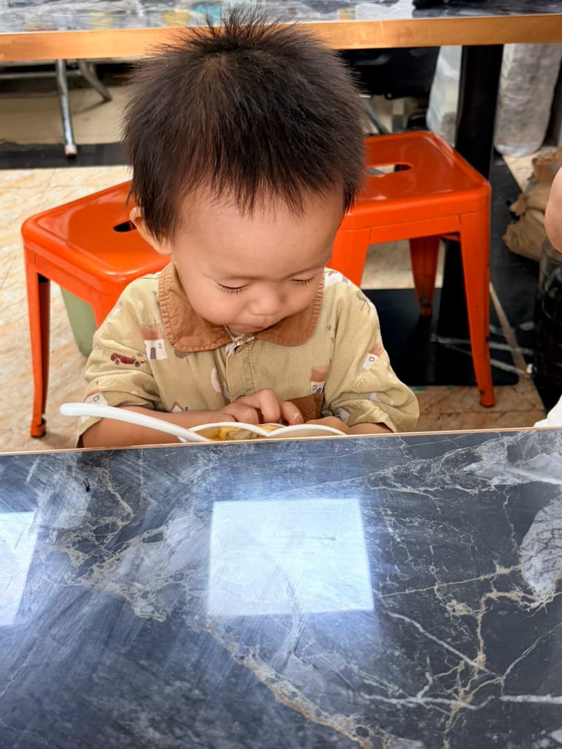 今天是工作日，打疫苗的的人特别少，打完等留观结束就出来了，去吃了肠粉，还顺便去了