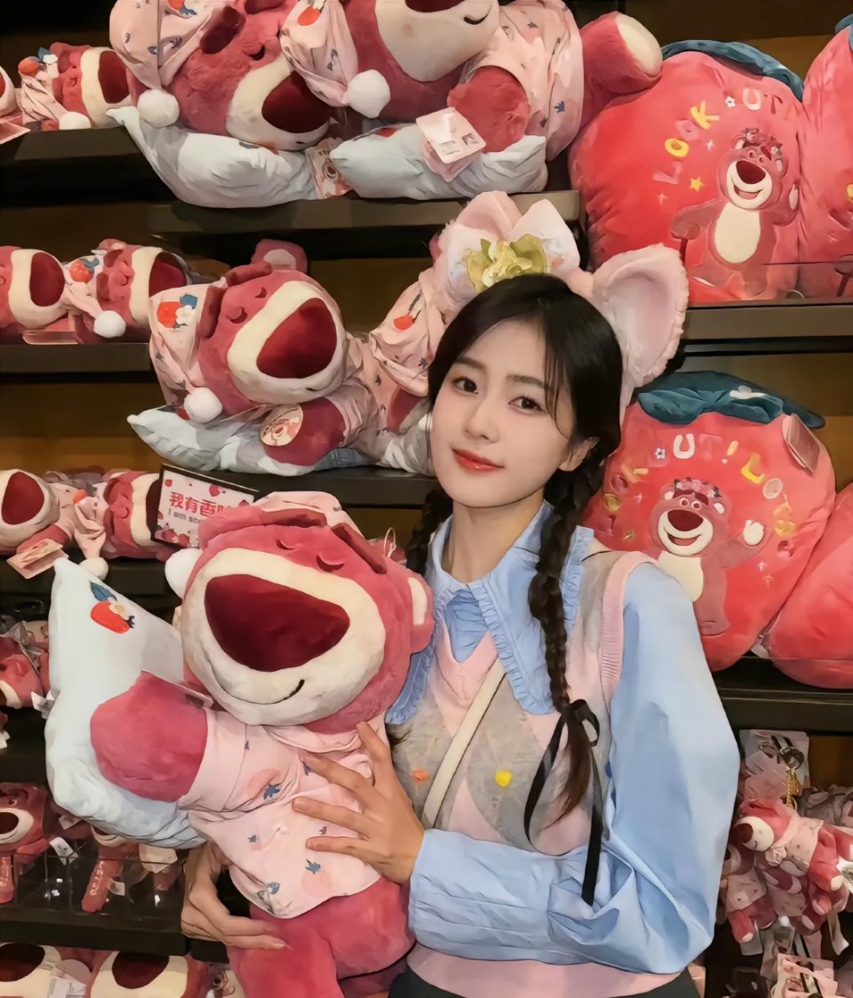 白鹿孟子义一起去了大孤山好奇鹿鹿许了什么愿望！不管是什么，鹿鹿平安顺遂，健健康康