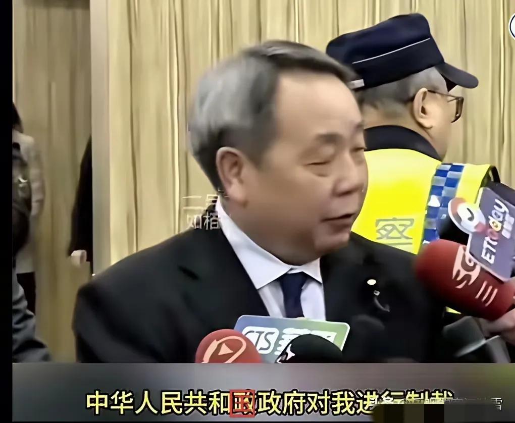 面对石平这种数典忘祖的汉奸，愤怒是本能，但理性才是破局关键！
 
他窜访台湾鼓吹