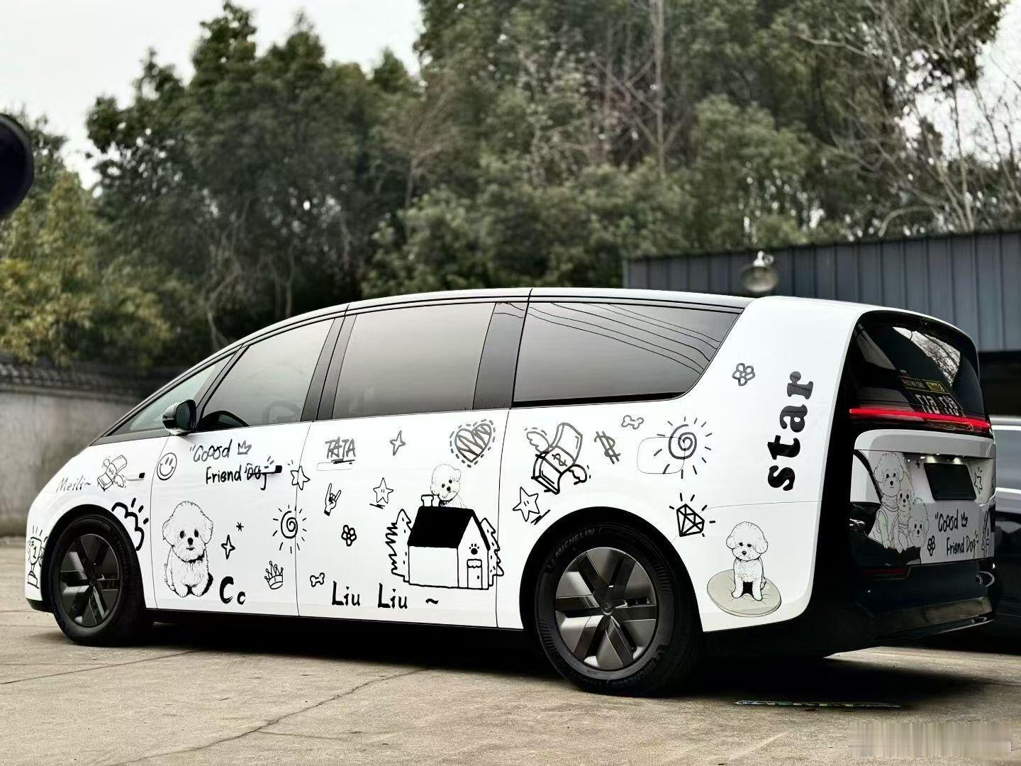 MEGA 真是怎么拍都好看啊，这么好的设计，无论过多久，回过头来都不会被淡忘，这