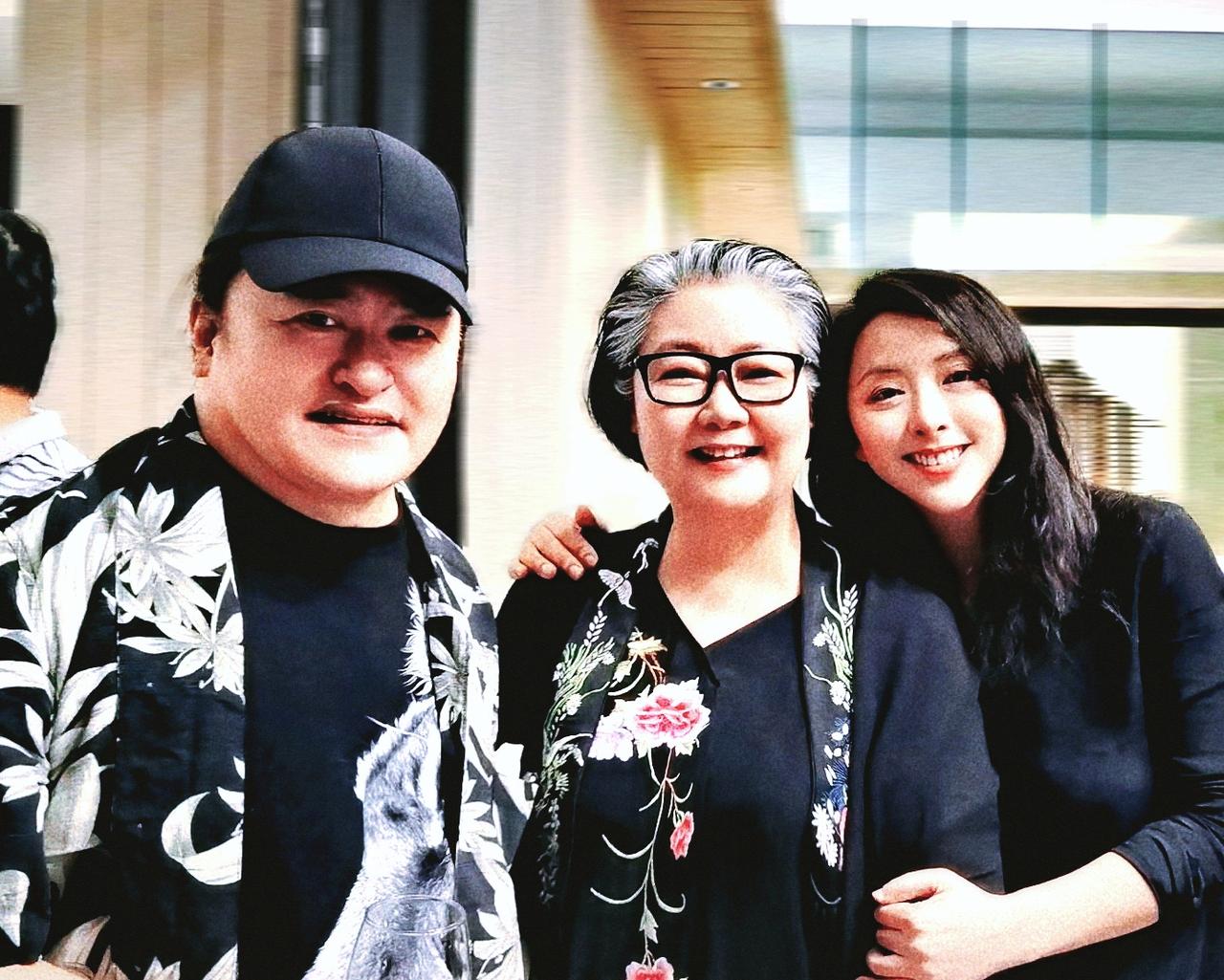 至今还被刘欢去世的消息所震动。网上有关于饮酒相关的说法，只是传闻，没有官方证实，