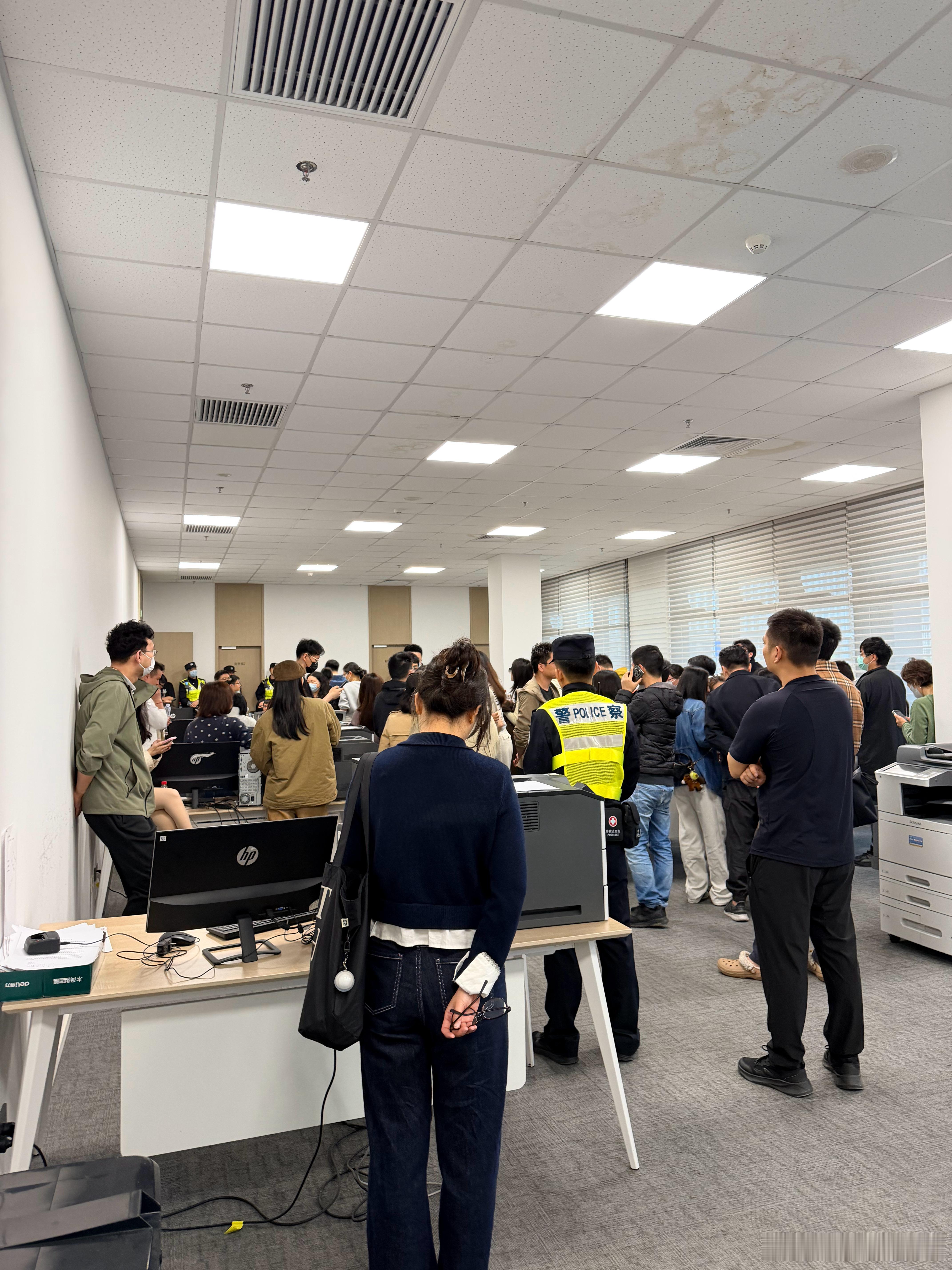 价值1000万房产业主围堵开发商