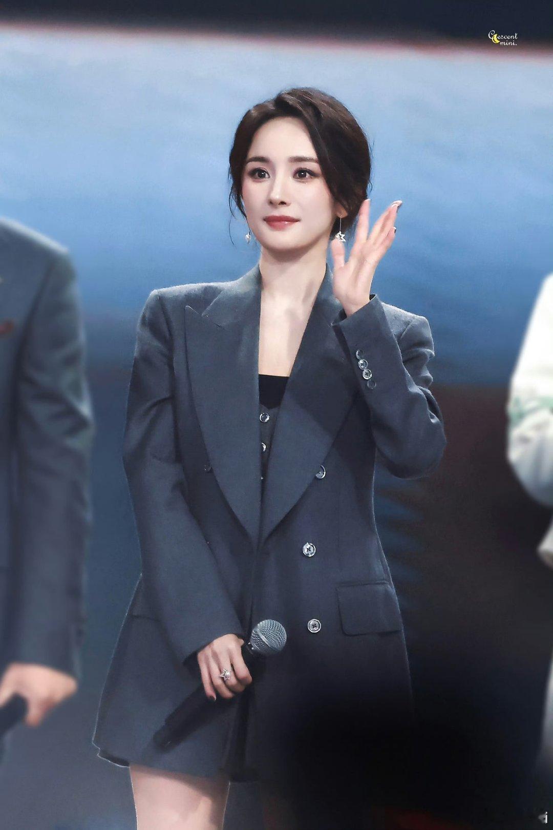 杨幂冯湮儿 ｜杨幂冯娷  ᴮᵉ ᵃ ᵐᵃⁿ ʷⁱᵗʰ ᶠᵉʷ ʷᵒʳᵈˢ , ᵃ
