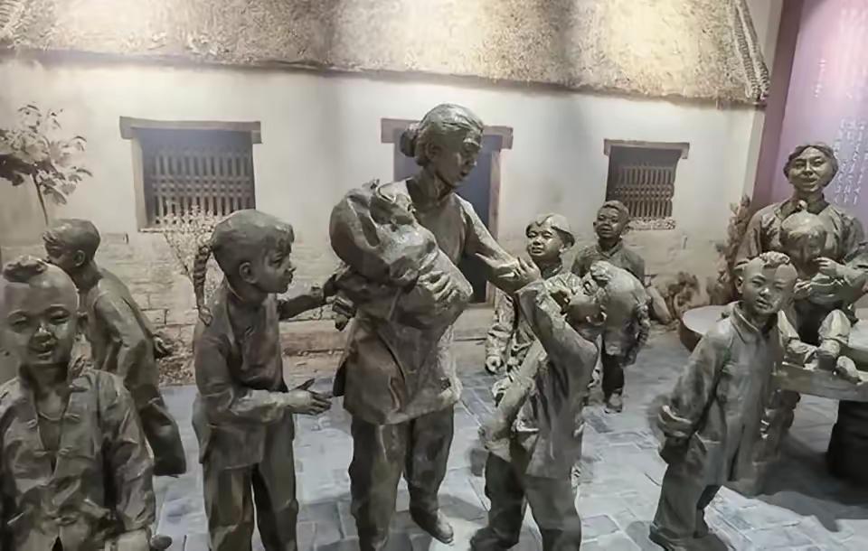 1940年，八路军首长得知鬼子要来扫荡的消息后，立马下令转移。不过托儿所的二十多