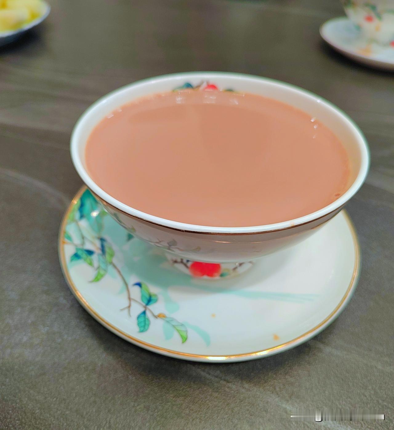 自己动手，鼓捣了，一杯奶茶，味道一点儿也不比买的差！

自己做的奶茶，真材实料！