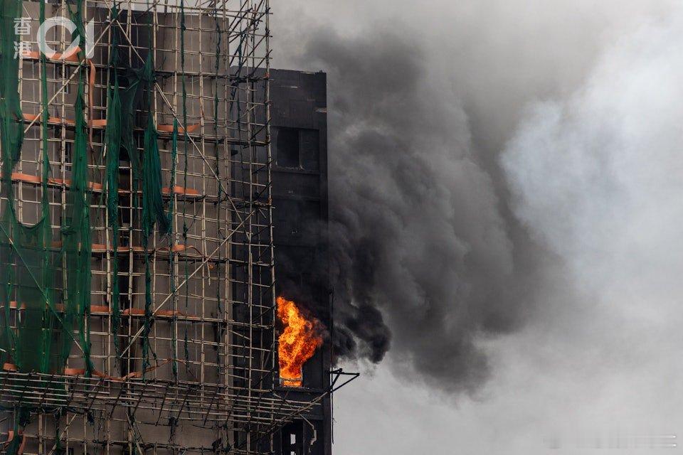 大埔宏福苑宏昌閣昨日（26日）發生五級火意外，火警一小時內升做四級火警，傍晚6時