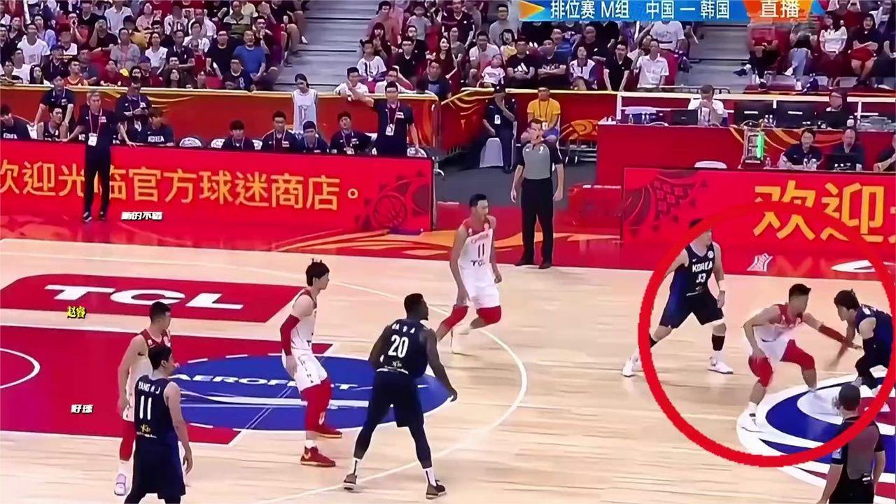 赵睿不断冲锋。整个第三节中国队打的全都是气势球，