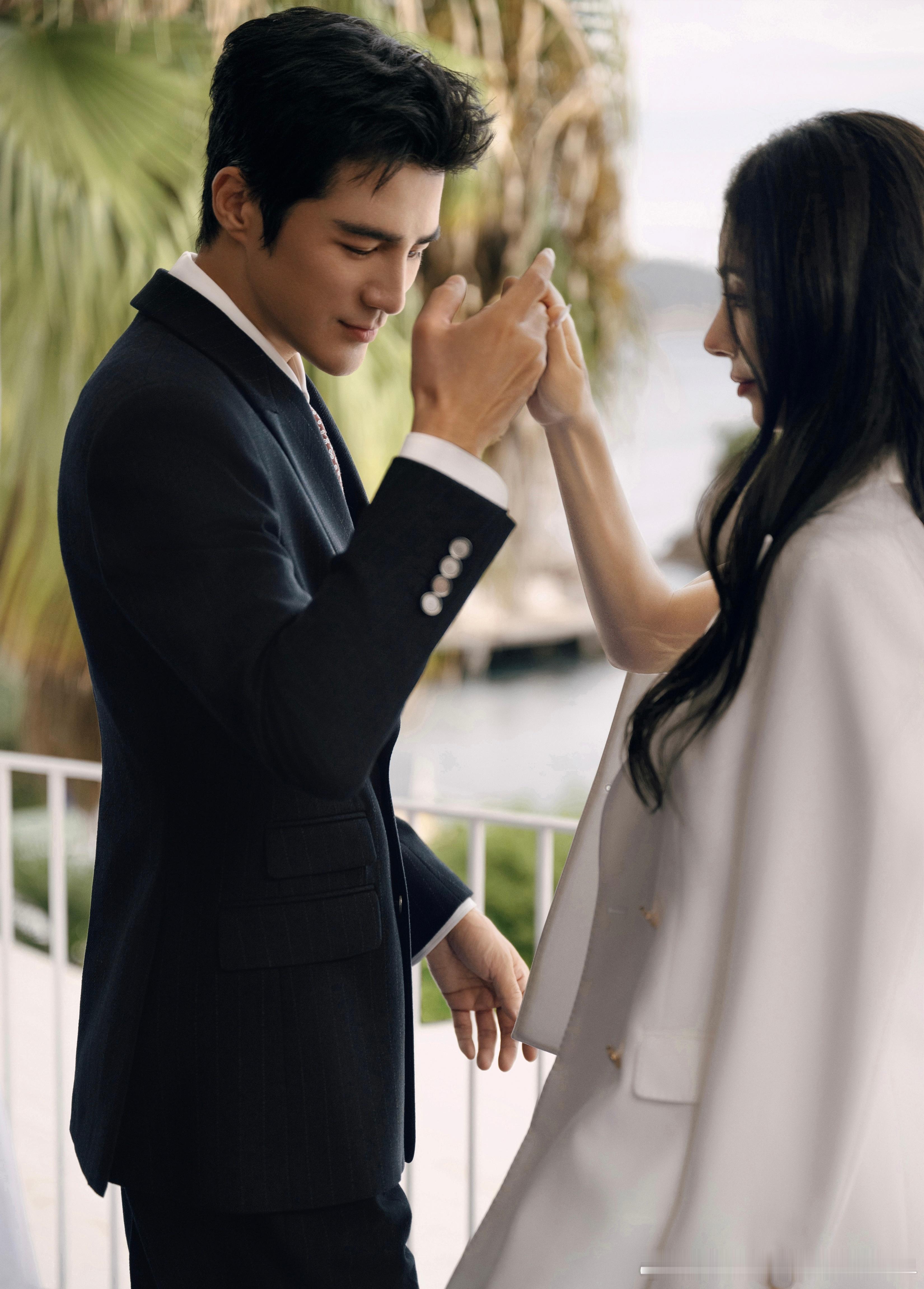 姜潮麦迪娜拍婚纱照  姜潮麦迪娜快办婚礼  姜潮麦迪娜于社交平台展示婚纱视频，婚