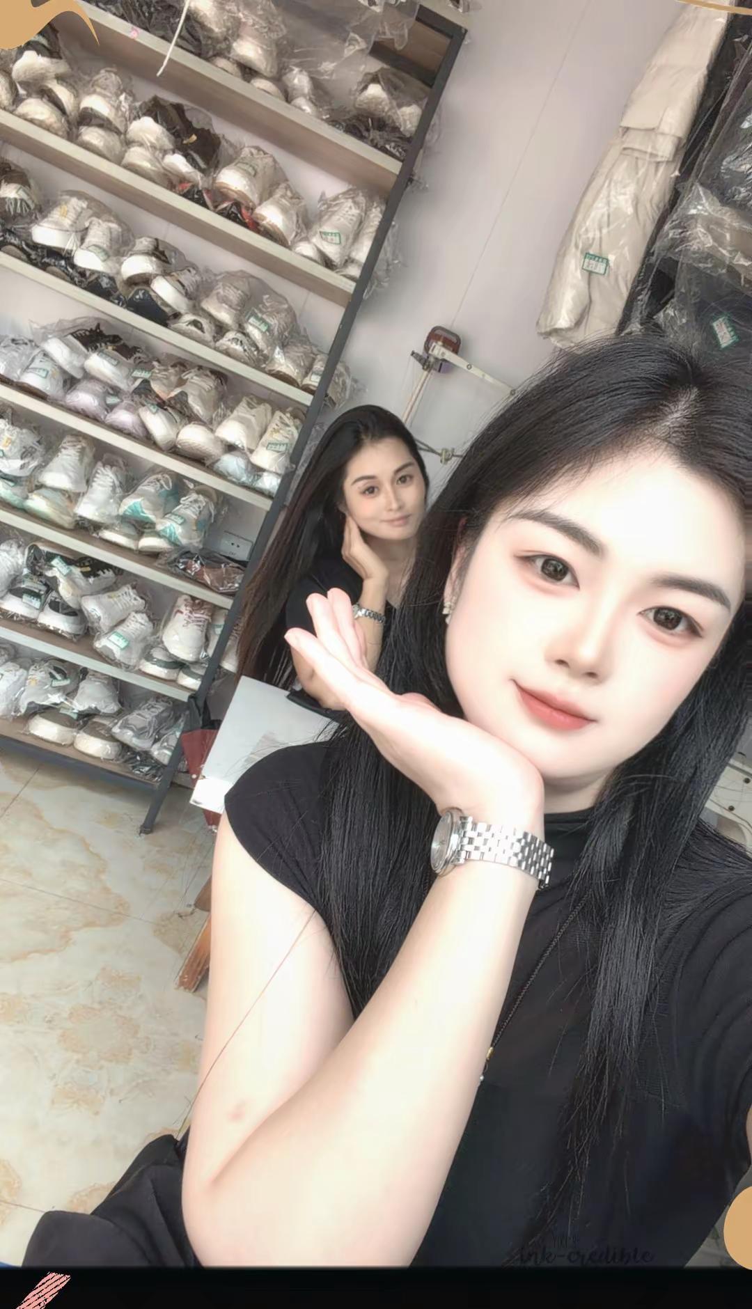 真正的男女关系,既谈钱、又谈感情、女的不太矜持，男的不太抠，这才是成年人的交往，