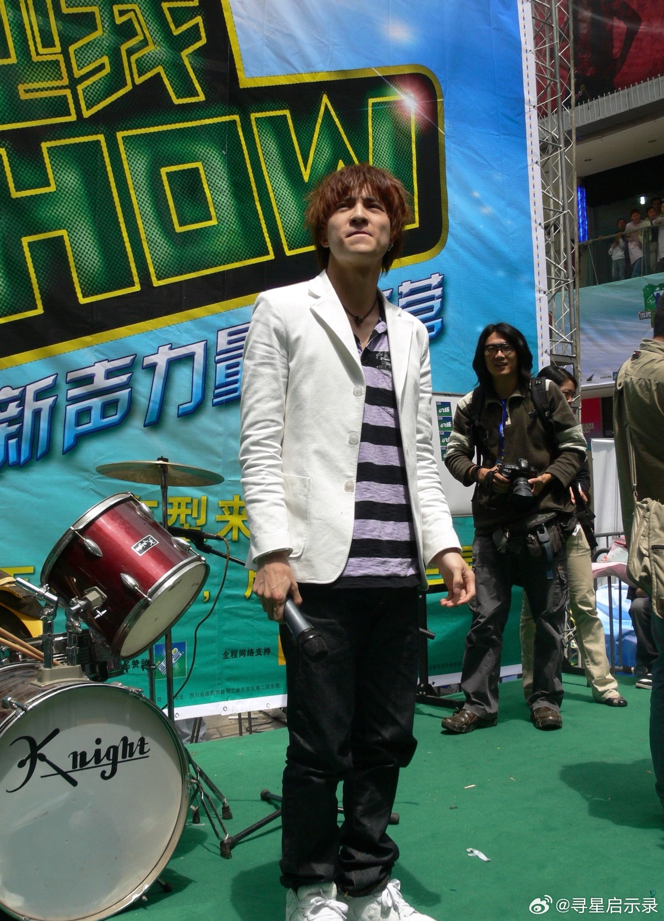 我型我秀制作人 老薛特仗义 06年那会儿， 薛之谦，张杰大家同门师兄弟一团和气！