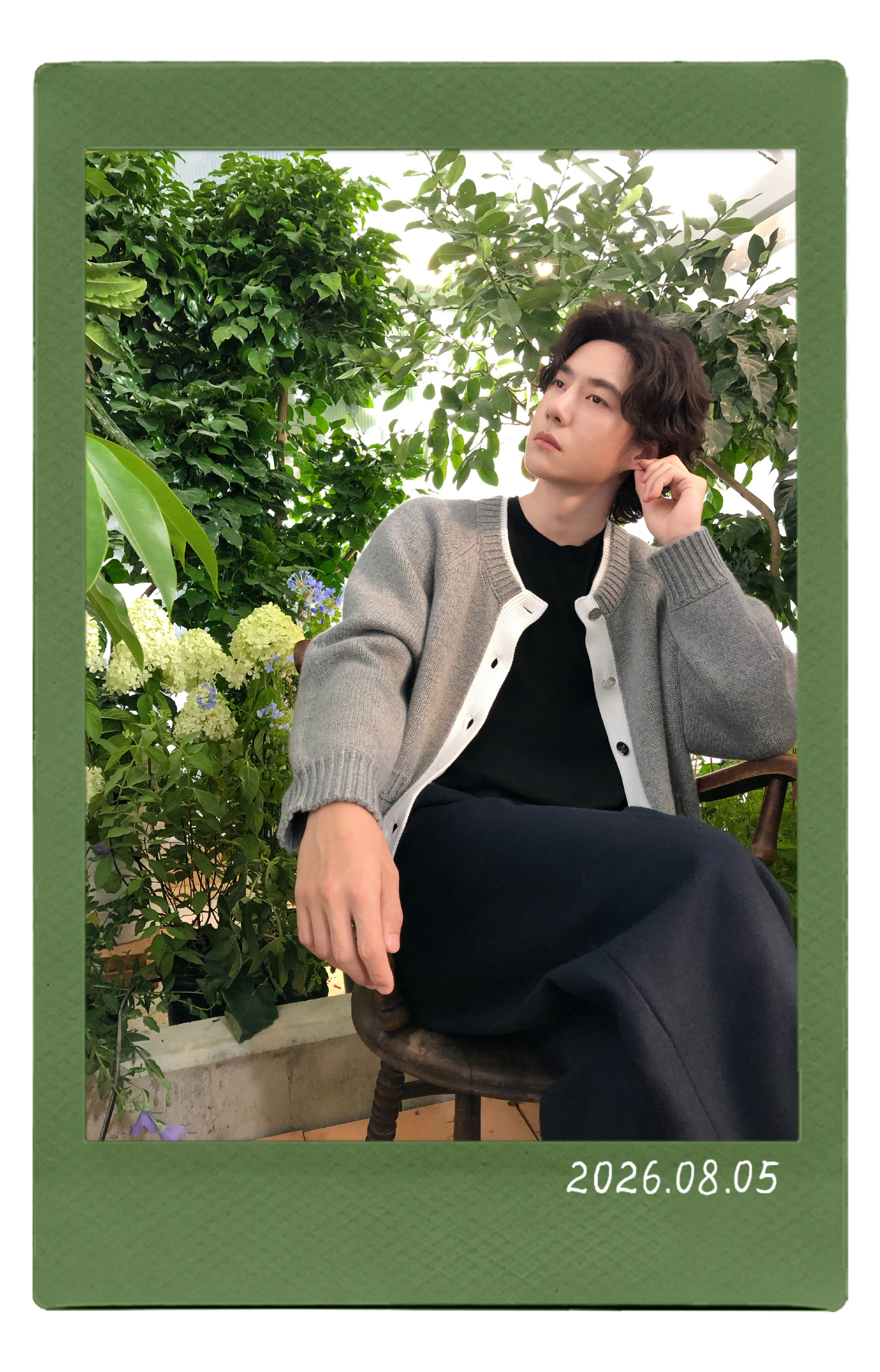 一博后面是颗幸福树、绣球花和柚子树（看着也像柠檬树，可去晦气），这寓意太好了，幸