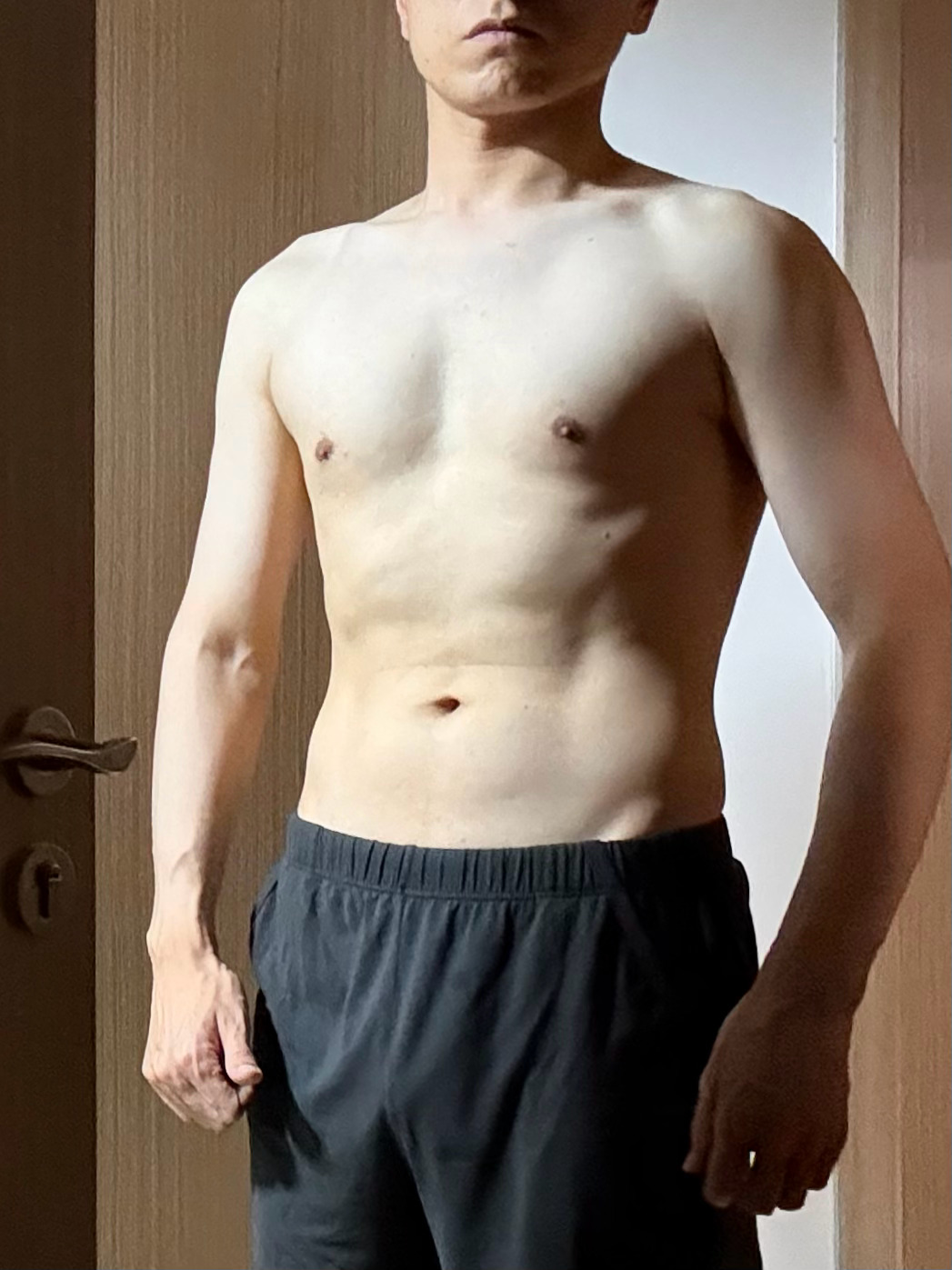 阶段性汇报来了，依然练的很渣。不同光线，不同角度，选图一还是图二？ 