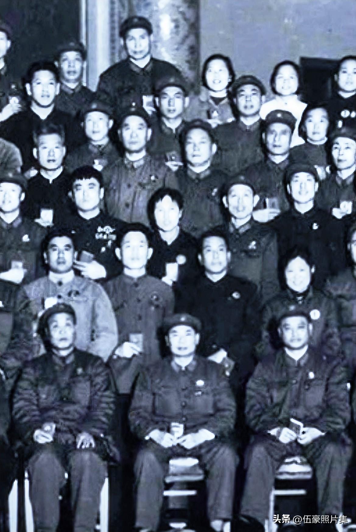 1969年九大期间，左起：山东省革委会主任王效禹、济南军区司令员杨得志、政委袁升