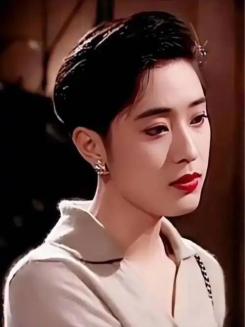 曾是首位高学历港姐，肤白貌美却被渣男“骗财骗色”，如今怎样了。



主要信源：