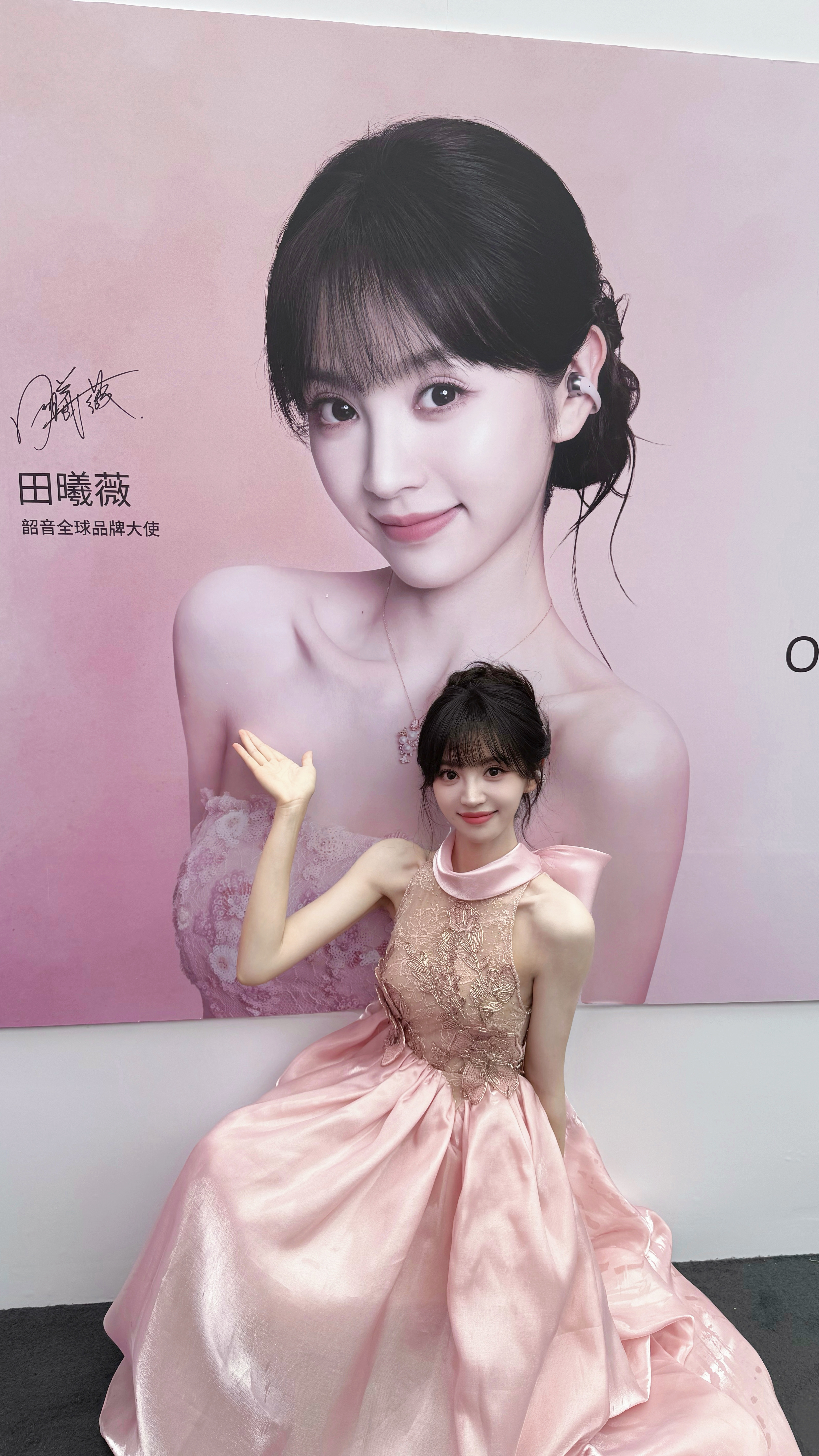 根据真人永远比照片好看定律（线下的田曦薇本人到底美成啥样我不敢想象….💖 ​​