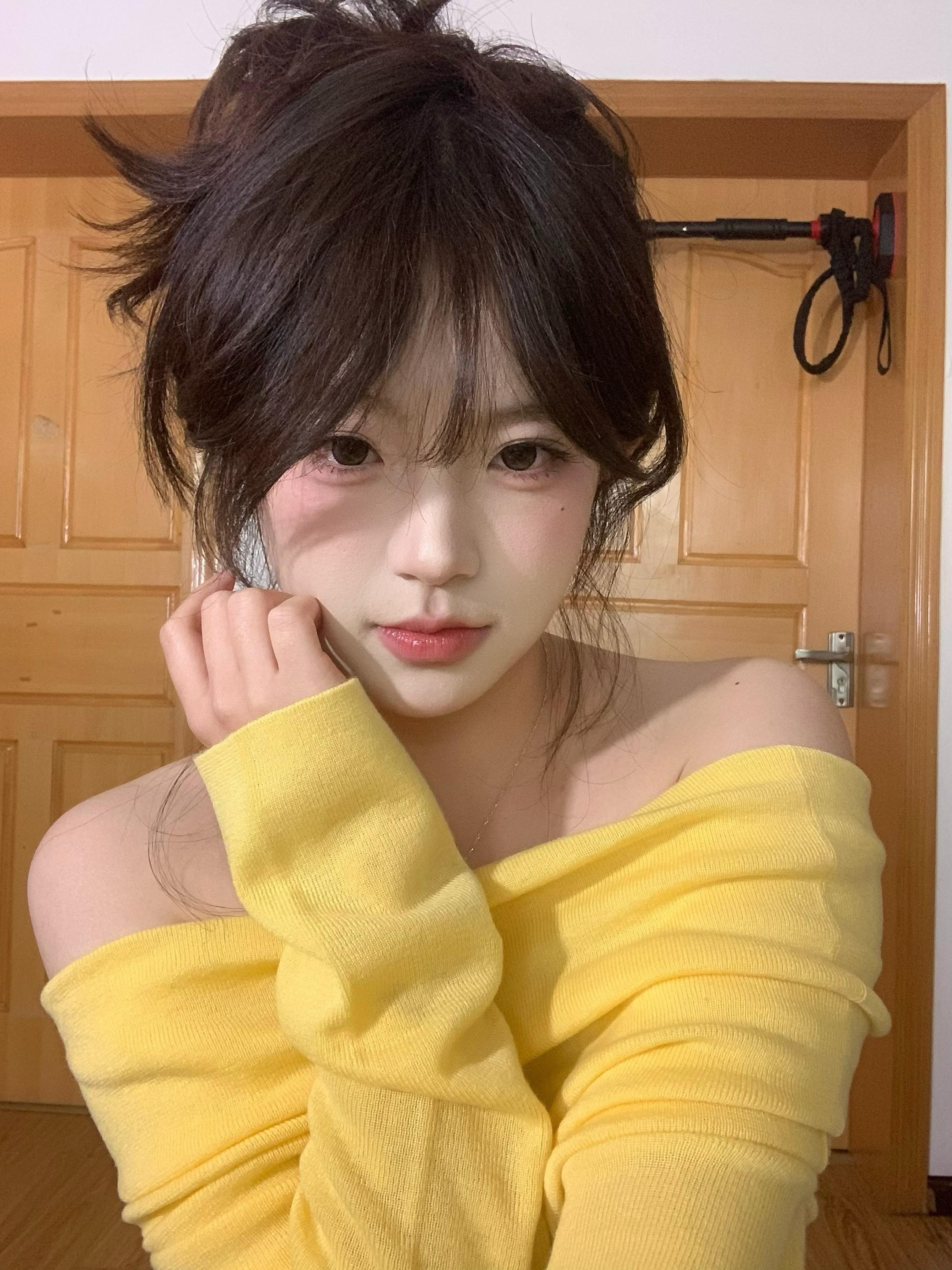 发消息不回你就自称是舔狗了 我允许你当我的狗了吗 你也配？