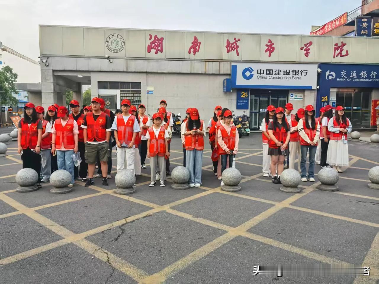 文明劝导树新风 青春力量护交通
 
         4月29日早上，益阳市东部