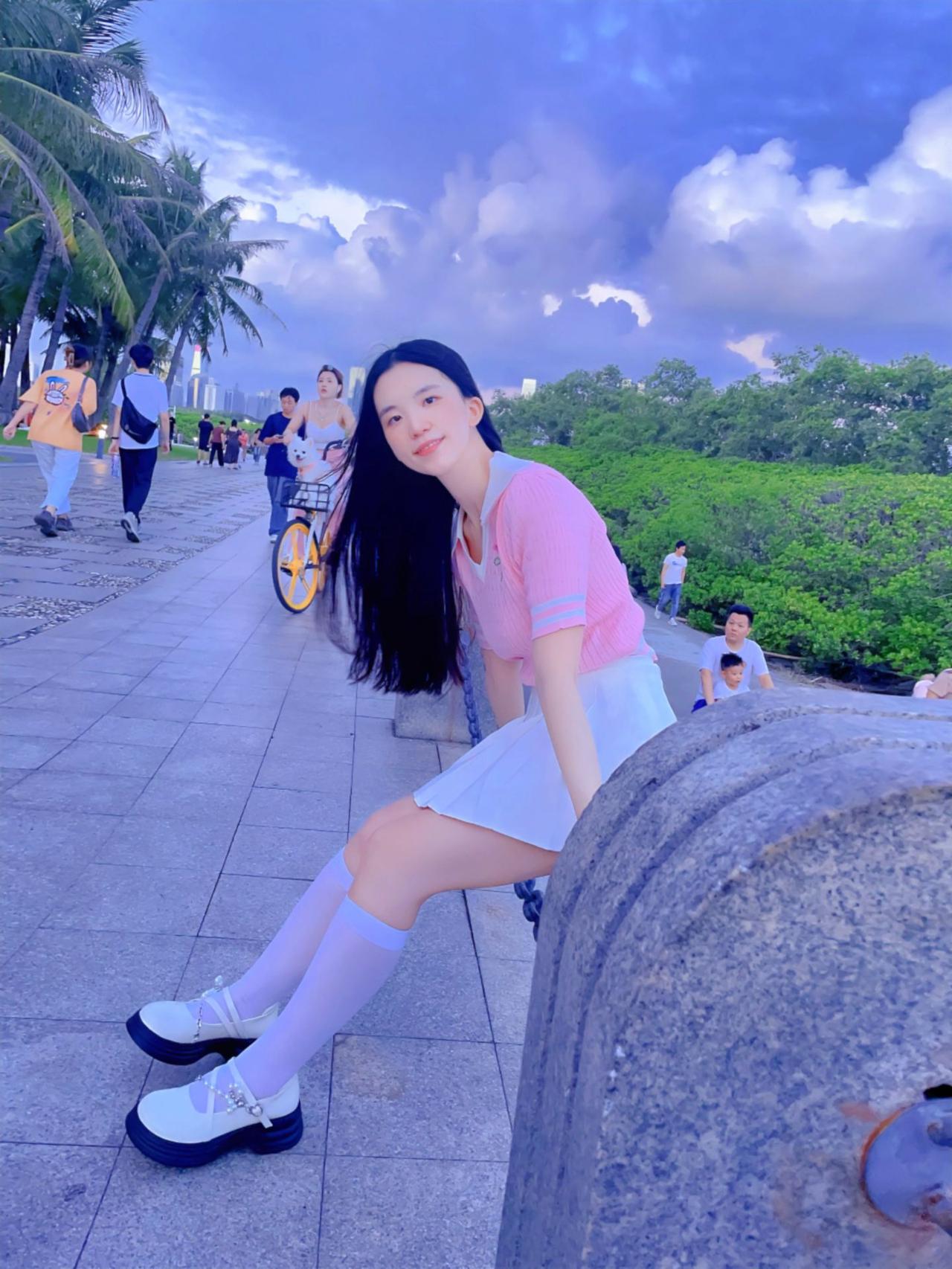 人的一生中有太多的无奈和烦恼，有太多的伤感和惆怅，有太多往事不堪回首，有太多记忆