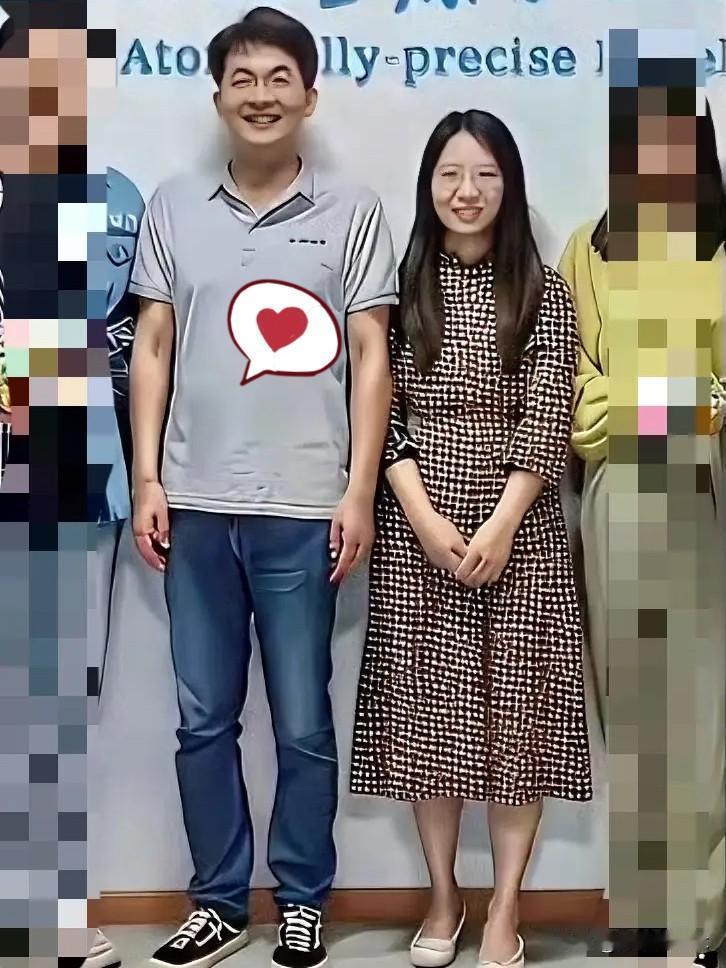 我怀疑曾教授是为了爱情，
也怀疑曾教授是为了前程，
万万没想到，这一细扒才发现她