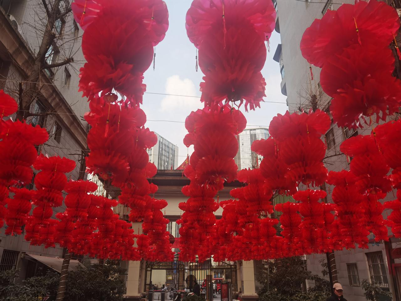 时间过得真快呀！还有12天就过2026年春节了，我觉得今年春节恐怕不会热闹。
