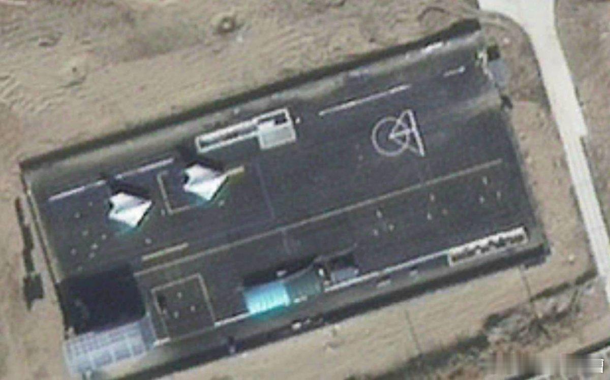 四川号航母真漂亮。076型两栖攻击舰的主要任务是具备独立指挥解放军海军陆战队远征