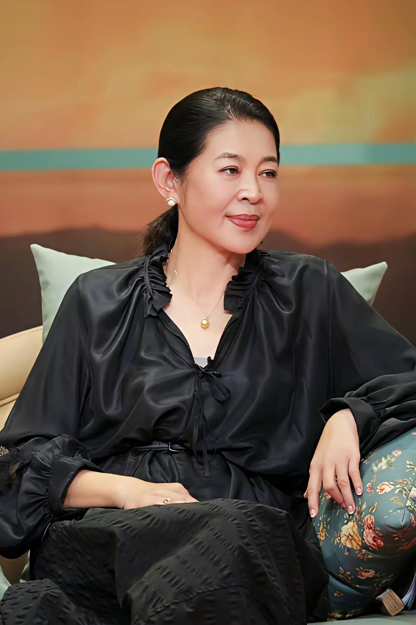 “太屈辱”！倪萍提到陈凯歌只有这三个字。8年时间为他瘫痪老母端屎倒尿，换来的是背