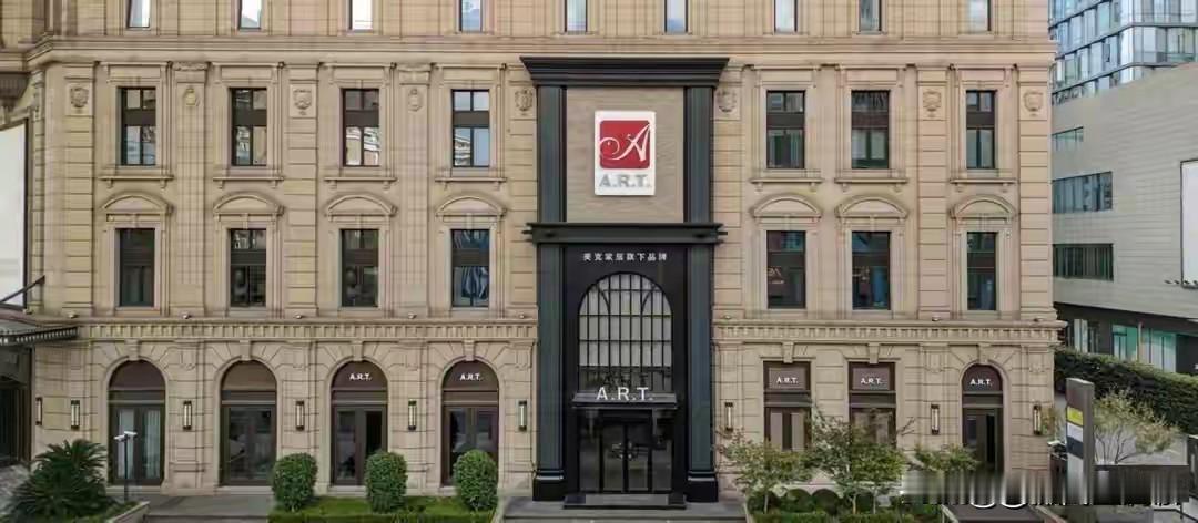 曾经的家居行业，美克家居和东易日盛都是响当当的存在。美克家居从新疆起步，巅峰时门