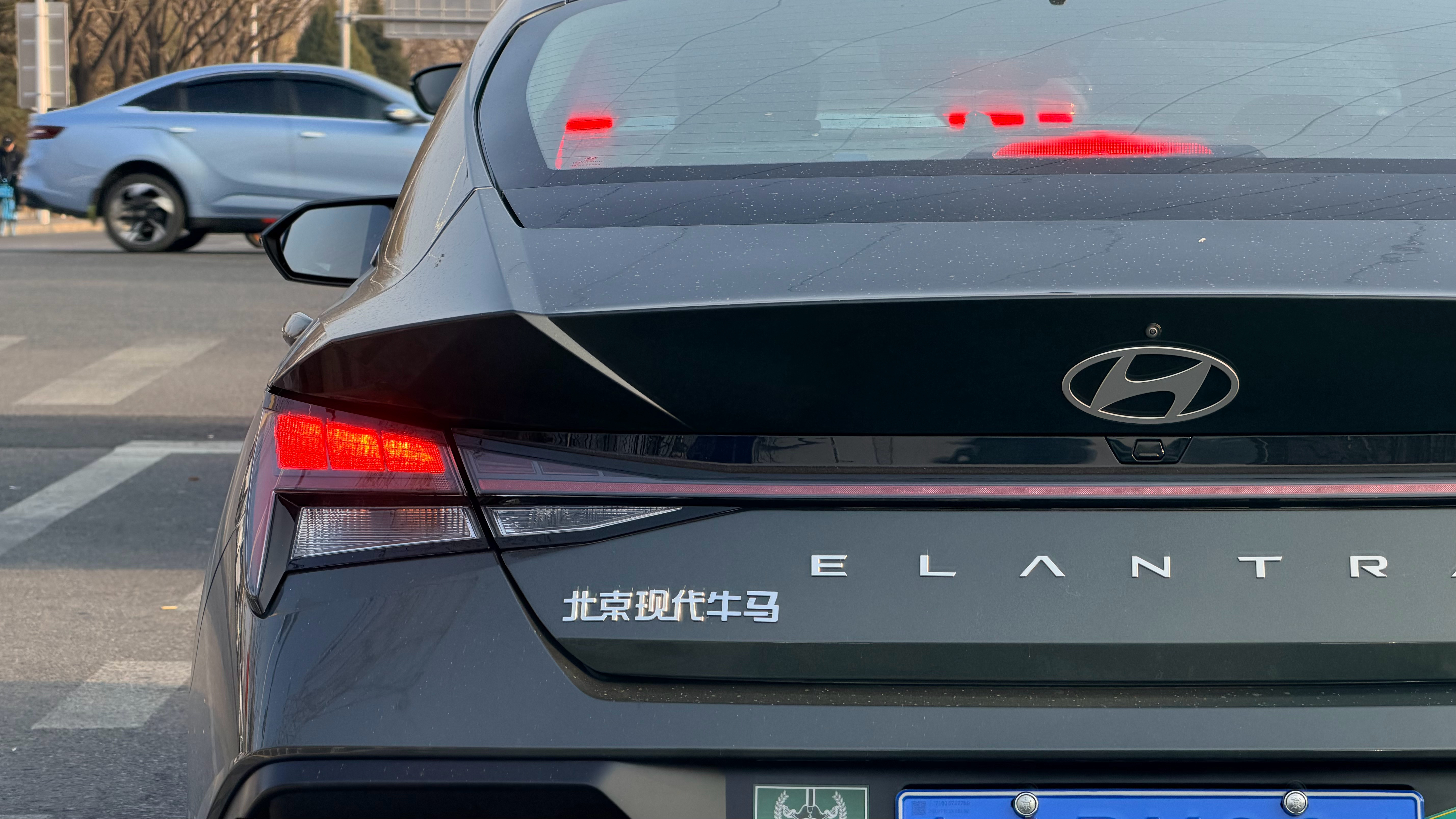 早，前面的车在提醒我 