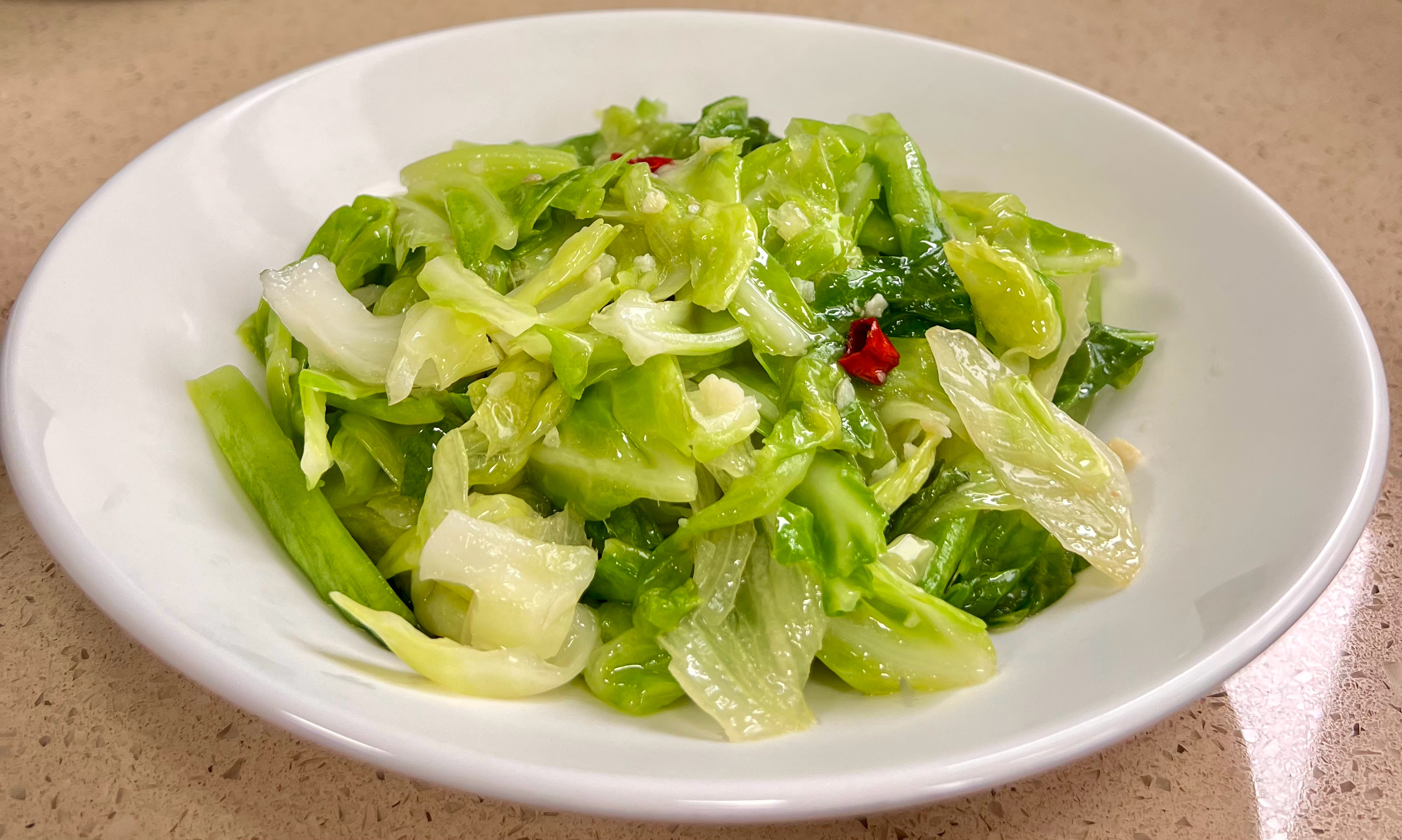小炒黄牛肉 手撕包菜 草菇蛋汤 ​​​