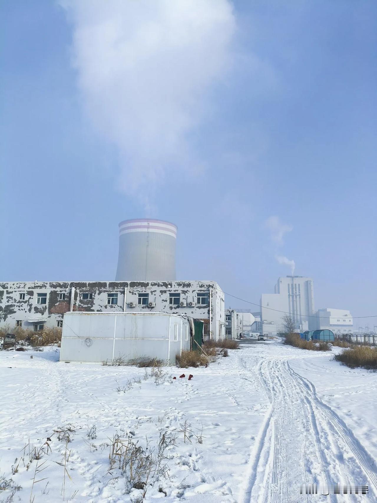 今天到新疆胡杨河市了，是厂里采购把我从奎屯宾馆接过来的，看了这个电厂的工资待遇，