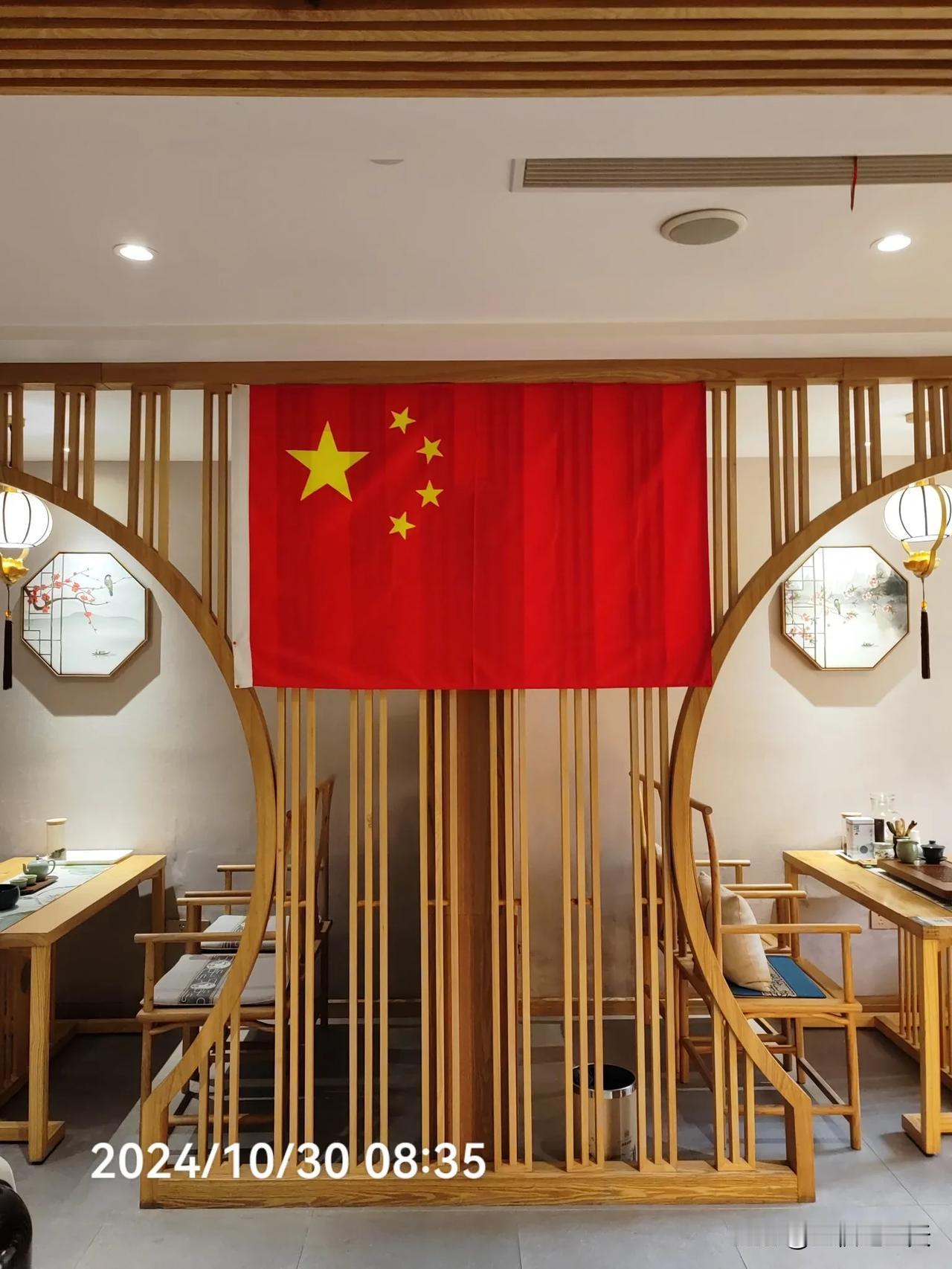 昨晚下榻重庆万州区一家禅意十足、清新典雅的《重庆泊逸云栖酒店》，今天吃过早餐后，