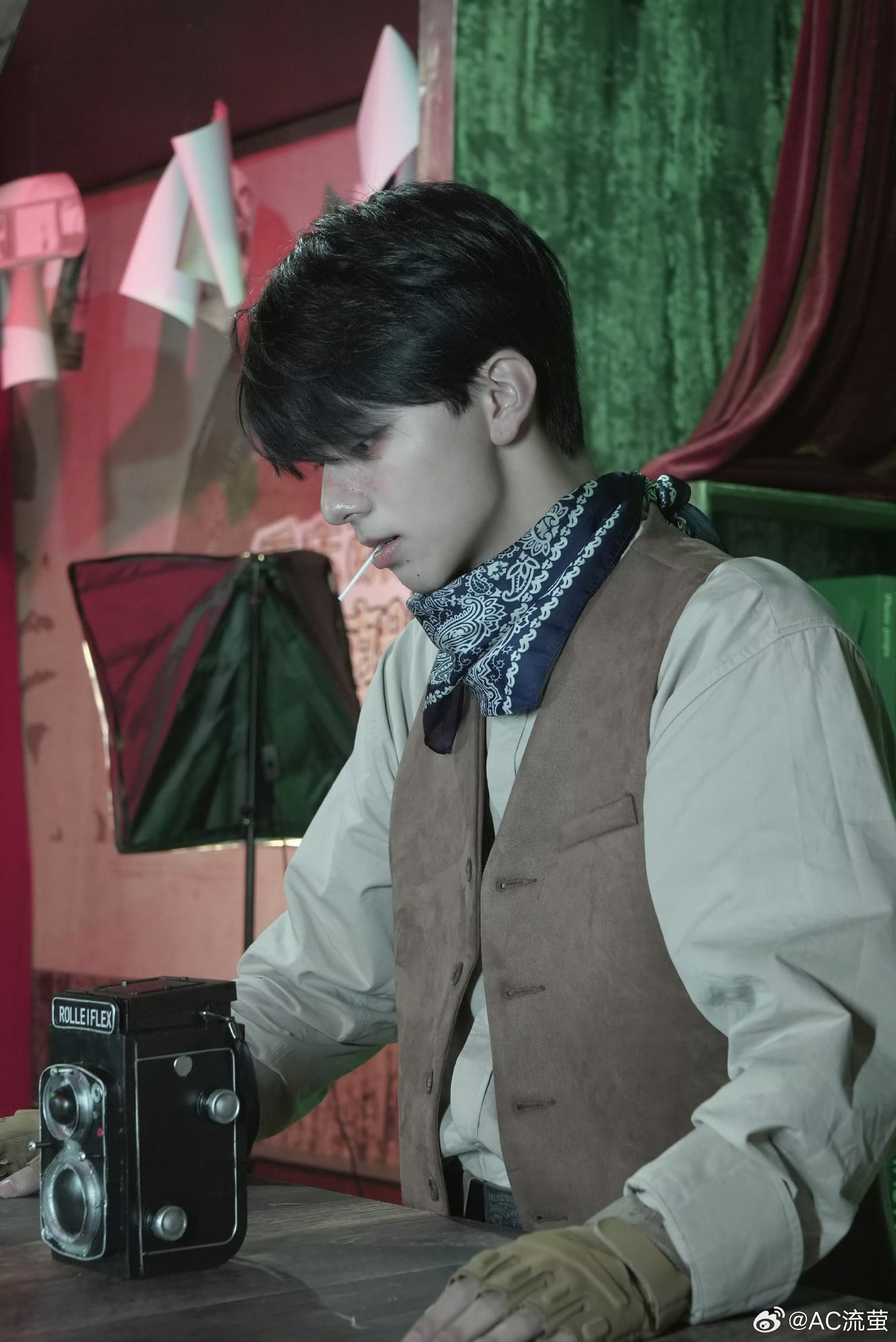 原来睿睿宝宝也喜欢吃棒棒糖🍭啊？是棒棒糖吧！！！ 