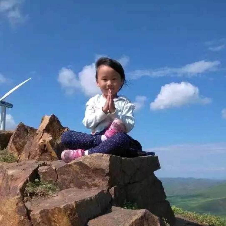 孩子有个这样的爸爸，既开心又无语

早上6点多起床，我先静坐了十分钟。

以前老