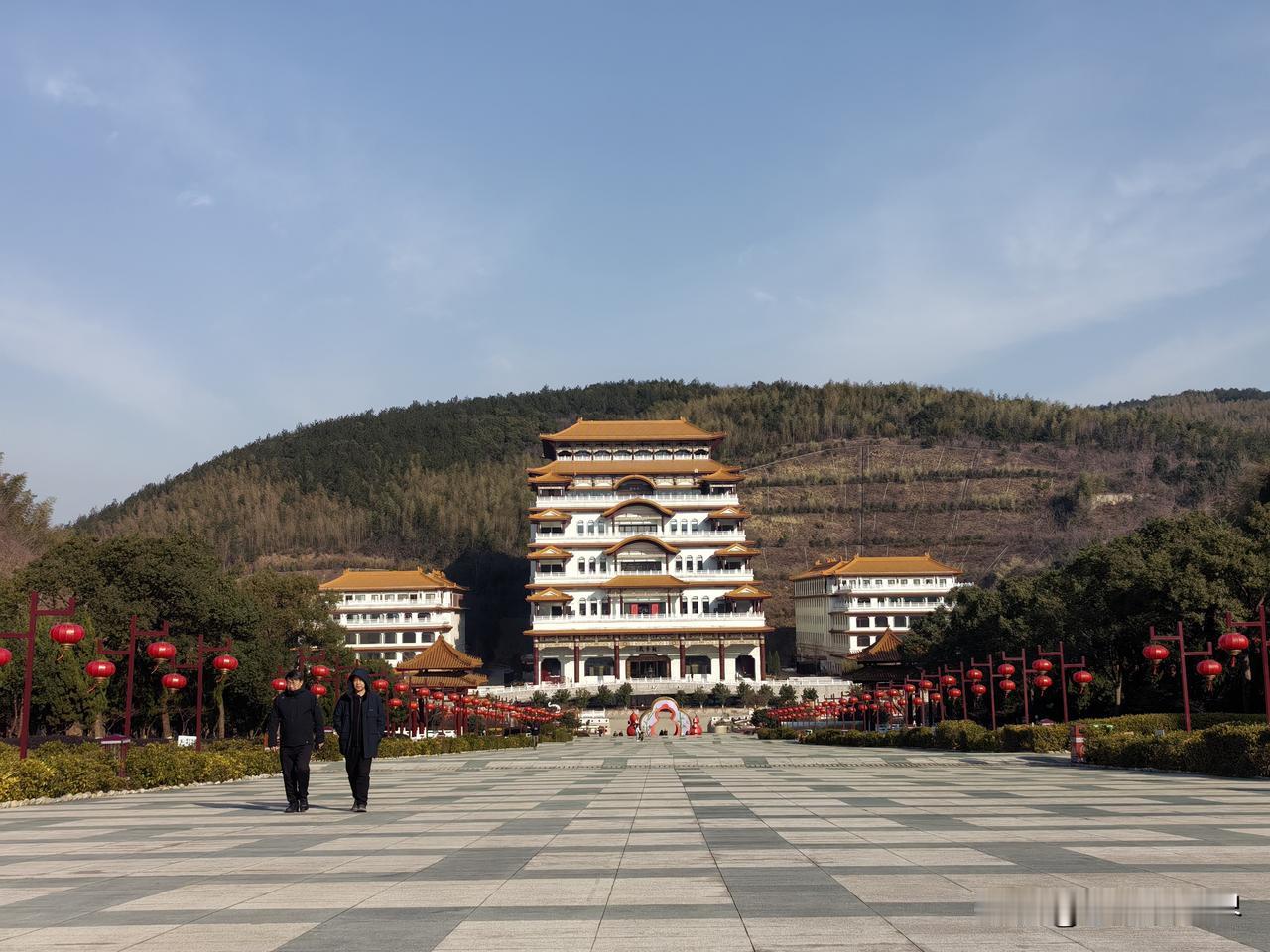 冬日暖阳下，从大觉寺到云湖，走走看看，感受庄严肃穆到清澄高远。

大觉寺是寺院，