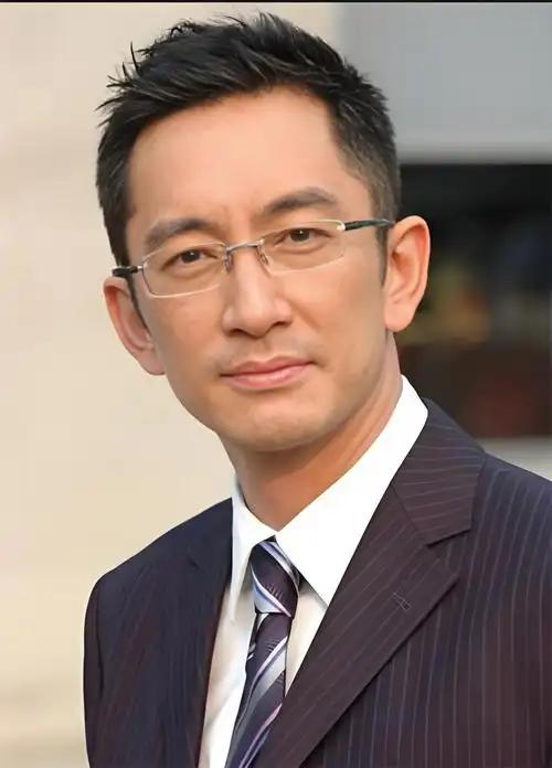 2007年，43岁的吴启华娶了比自己小21岁的石洋子，结婚7年家产被石洋子挥霍一