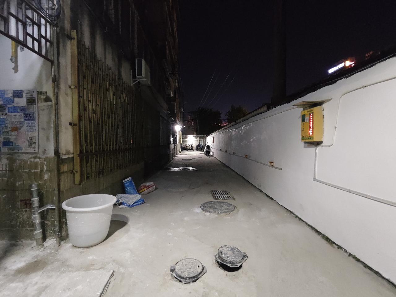 很多人不敢创业、不敢突破、不敢入局，一辈子稳稳当当，也一辈子普普通通。
 
究其