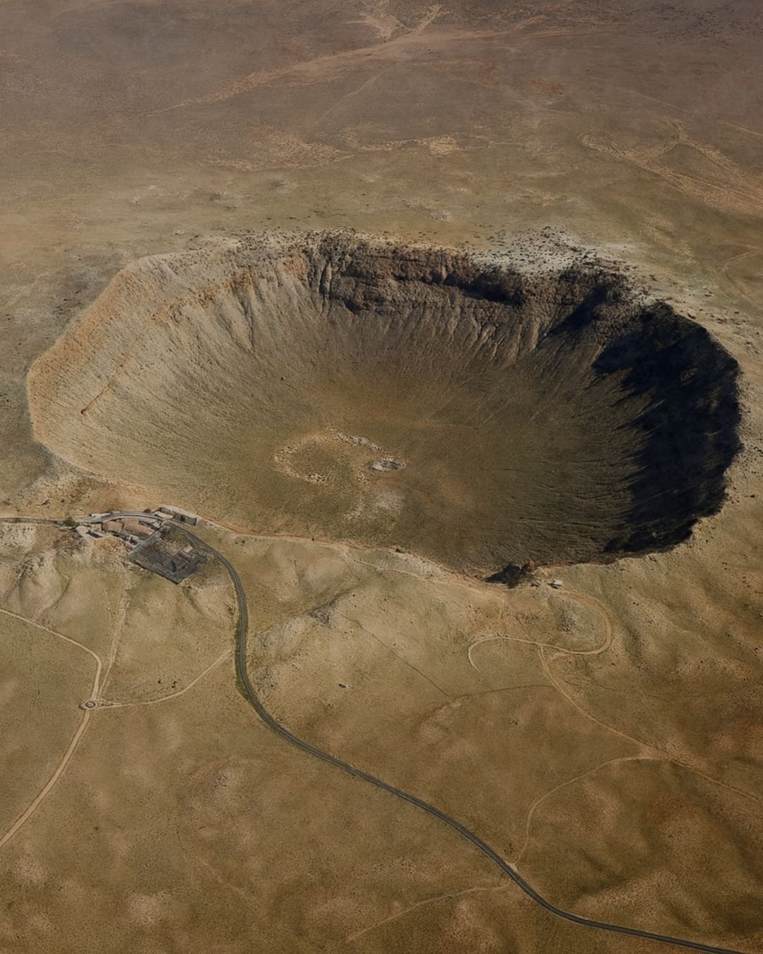 陨石差点就击中游客中心，真是太不可思议了。 