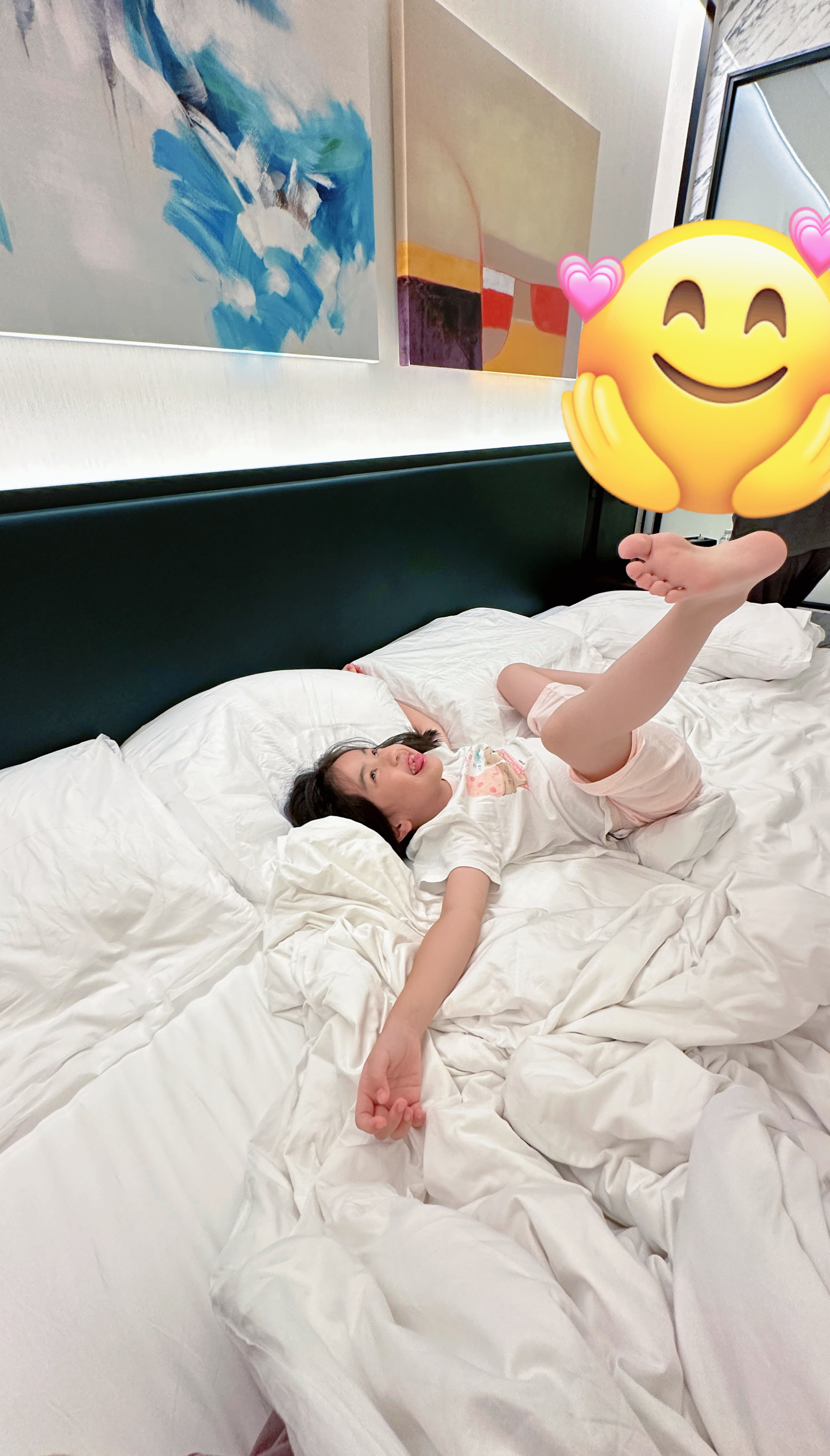 原来床可以拼一起晚上不用担心娃掉地上了