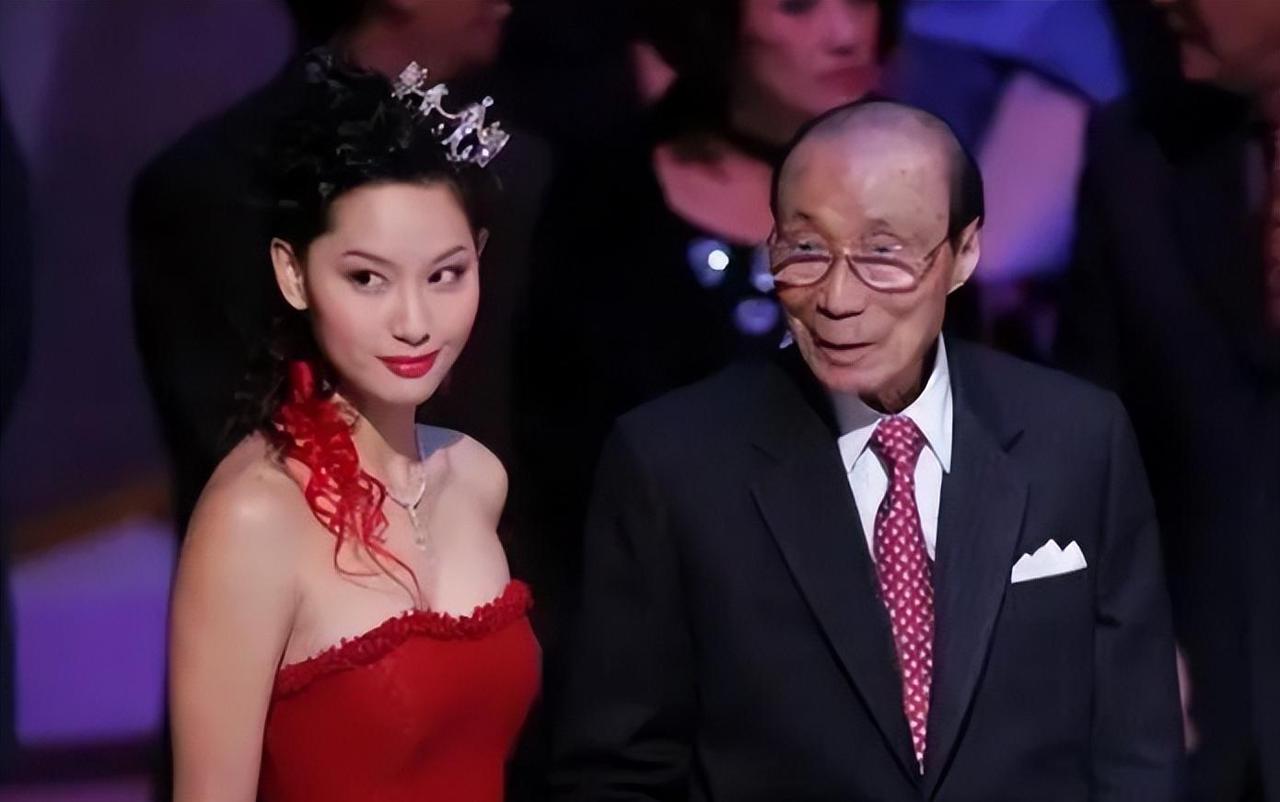 曾有这样一位奇人，他生于清末，却活到了二十一世纪，生命跨度长达一个世纪，晚年时身