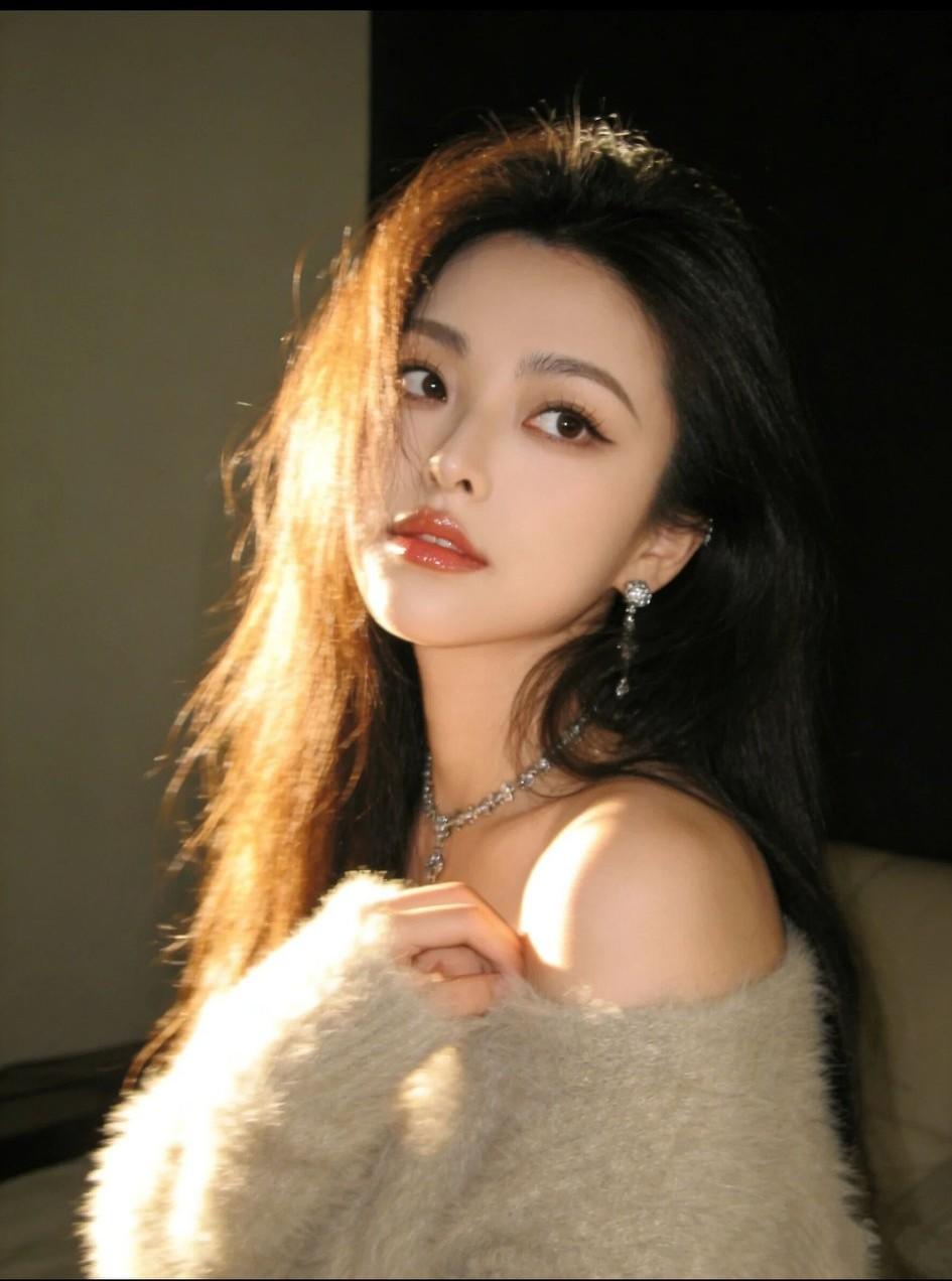 温柔的光影，优雅的气质，闪耀的耳环，迷人的微笑。晒图笔记大赛 记录我的2026 